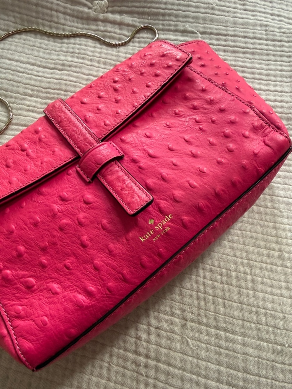 Kate Spade Hot Pink Textured Crossbody with Gold Chain - Picture 4 of 12